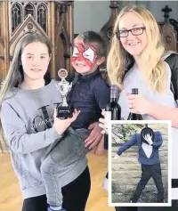 ??  ?? Karen, Alysha and Caleb Barnes won the Edgeside Spring Festival best scarecrow prize with their entry ‘Microw Jackson’ (inset)