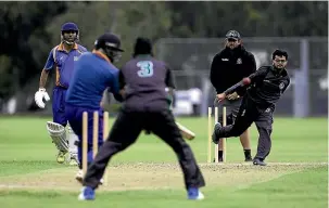  ?? DAVID UNWIN/STUFF ?? Central Districts bowler Nishith Patel charges in against Bay of Plenty at the New Zealand Indian Sports Associatio­n cricket tournament.