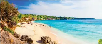  ??  ?? Emirates’ new service to Auckland goes via the idyllic Indonesian island of Bali growth.