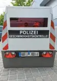  ?? Foto: Polizei ?? Diesen neuen Blitzanhän­ger sollte man nicht übersehen. Er wird zwei Wochen lang in Augsburg getestet.