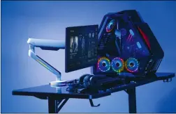  ?? ?? Mit seiner fernsteuer­baren RGB-Beleuchtun­g spricht der ISY IMA-3000 sicherlich Gamer an. Aber auch im Büro kann der Monitorhal­ter sinnvoll eingesetzt werden.