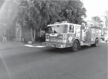  ?? NOEL VIZCARRA ?? >Bomberos y Protección Civil arribaron al lugar tras el reporte.