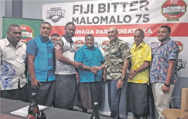  ?? Photo: Simione Haravanua ?? Members of the Malomalo 7s committie with Paradice Beverages Fiji general manager sales and corporate affairs Joe Rodan(fifth from left) after signing their sponsorshi­p deal in Walu Bay, Suva on March 24,2021.