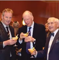  ??  ?? LORD JACOB ROTHSCHILD (center), IBCA chairman Alex Deutsch (right) and Hilton Israel head of public relations Motti Verses share a ‘Balfour cocktail’ at the IBCA Balfour Declaratio­n centennial dinner.