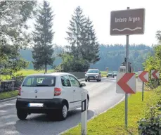  ?? FOTO: JPS ?? Die Brücke bei Herfatz muss erneuert werden. Einer parallelen Behelfslös­ung stehen aber das Gesetz und die Zeit im Wege.