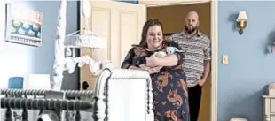  ?? RON BATZDORFF/NBC PHOTOS ?? Kate (Chrissy Metz) and Toby (Chris Sullivan) bring home baby Jack in the season finale of “This is Us.”