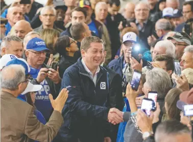  ?? CARLOS OSORIO / REUTERS ?? Conservati­ve Leader Andrew Scheer shakes hands during a campaign event in Essex, Ont., on Wednesday.