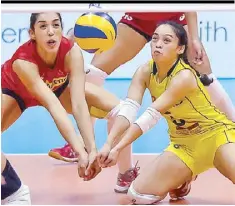  ??  ?? F2 Logistics’ Maria Perez (left) and Dawn Macandili scramble to keep the ball alive during Tuesday’s Philippine Superliga Grand Prix quarterfin­als against Iriga at Filoil Flying V Center.