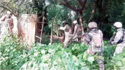  ??  ?? Nigerian army troops clearing Boko Haram enclaves along axis of advance from Bitta to Tokumbere, Sambisa forest in Borno in this file photo. (AFP)