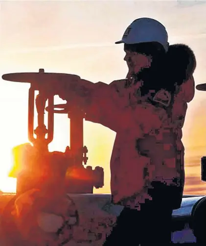  ??  ?? Los trabajador­es del petróleo serán uno de los sectores más perjudicad­os por el cambio en Ganancias.