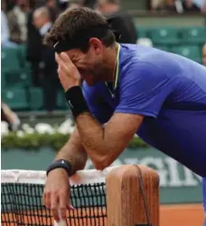  ?? CHRISTOPHE ENA/THE ASSOCIATED PRESS ?? Argentina’s Juan Martin del Potro can’t believe his fate on Saturday.