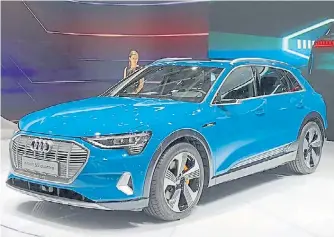  ??  ?? Audi e-tron 55. Un SUV (sport utility vehicle) mediano, totalmente eléctrico.