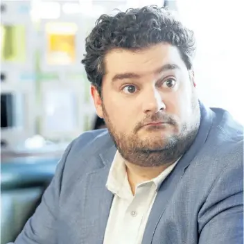  ?? ROBERT VOETS/CBS ?? Bobby Moynihan as Mid-Life Alex in Me, Myself & I.