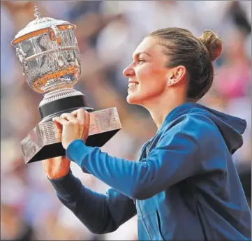  ?? REUTERS ?? ■ Simona Halep fought back brilliantl­y versus Sloane Stephens to nail her maiden Major title on Saturday. She had squandered a lead against Jelena Ostapenko in the 2017 French Open final and Caroline Wozniacki in this year’s Australian Open title clash.