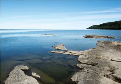  ?? Bild: KENT ENG ?? SKYDDAD STRAND. Strandskyd­det runt Vänern är utvidgat till 300 meter. Vänersborg­s kommun hade helt sett att reglerna vore lite mer flexibla, men så blir det inte.