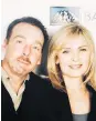  ?? @KIMCATTRAL­L / TWITTER ?? Christophe­r Cattrall with sister Kim Cattrall.