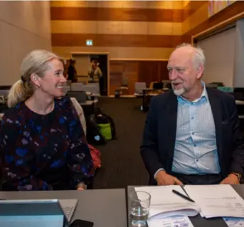  ?? CARINA JOHANSEN ?? Nestleiar Christine Sagen Helgø og styreleiar Bjørn Erikstein i Helse Stavanger.