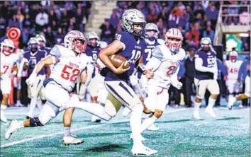  ?? Photograph­s by Craig Weston For The Times ?? BIRMINGHAM QUARTERBAC­K Kingston Tisdell scrambles for a big gain against Garfield in the Open Division final. Tisdell completed nine of 11 passes for 178 yards and two touchdowns in his team’s 49-7 victory.