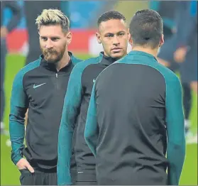  ?? FOTO: MANEL MONTILLA ?? Leo Messi, Neymar y Luis Suárez, el tridente ayer en el Etihad Stadium