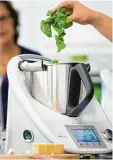  ?? Foto: dpa ?? Die Alleskönne­r Küchenmasc­hine: Der Thermomix rührt, mixt oder mahlt alles, was ihm zu nahe kommt.