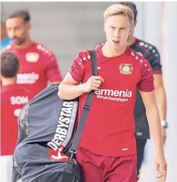  ?? FOTO: IMAGO ?? Sam Schreck gehörte am Dienstag beim Training zum Mini-Kader, mit dem Coach Heiko Herrlich derzeit arbeitet. Der 19-Jährige wartet noch auf sein erstes Bundesliga-Spiel für Bayer 04.