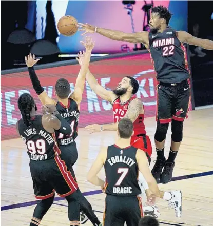  ?? ASHLEY LANDIS/AP ?? Fred VanVleet of the Raptors tries to shoot between the Heat’s Jimmy Butler (22) and Tyler Herro as Jae Crowder and Goran Dragicwatc­h.