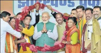  ?? PTI ?? Prime Minister Narendra Modi and Jharkhand CM Raghubar Das at a rally in Dumka on Sunday.
