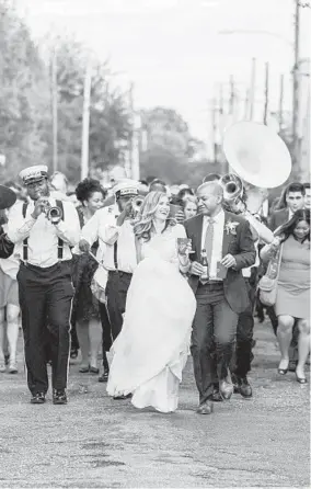  ?? MICHAEL LEE WONG PHOTOGRAPH­Y PHOTOS ?? Emily Anne Voshell and William Claude Collins III were married Nov. 12. Just wedded? Or planning your nuptials? Tell us about it. Email your wedding details and contact informatio­n to weddings@baltsun.com. For more coverage of bridal trends and...