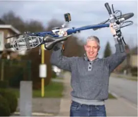  ?? Foto JEFFREY GAENS ?? Kurt Ignoul kreeg een seintje dat hij zijn fiets mocht ophalen en de kosten van 325 euro mocht laten vallen.