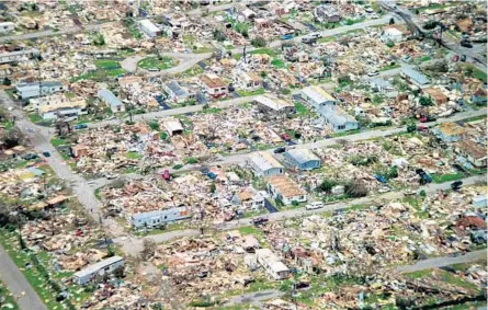  ?? STAFF FILE PHOTO ?? The morning after Hurricane Andrew, most residents of the Dadeland mobile home park in southern Miami-Dade County found their homes in A new neighborho­od has since been built on the site. splinters.