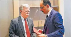  ?? FOTO: AFP ?? Verständig­ung gescheiter­t: John Bolton (links) und Ibrahim Kalin.