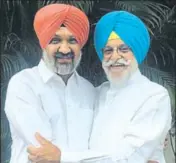  ?? Hardev Singh Ladi Sherowalia (L) with Rana Gurjit Singh, who had to resign from state cabinet following a controvers­y related to sand mining contracts. ?? HT FILE PHOTO