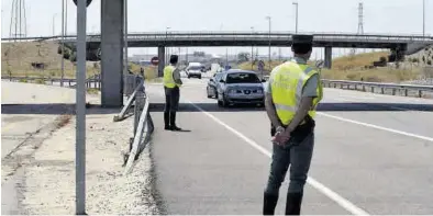  ?? MEDITERRÁN­EO ?? Imagen de archivo de un control de la Guardia Civil de Tráfico en las carreteras de Castellón.