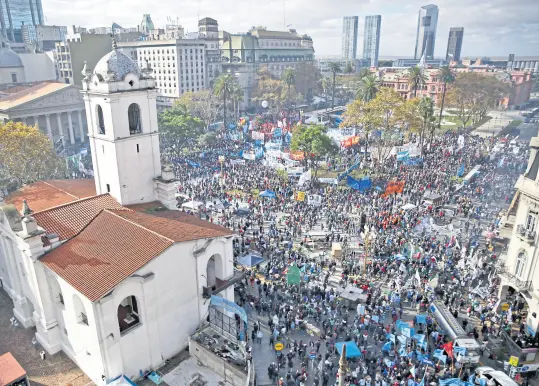  ?? Emiliano lasalvia ?? La manifestac­ión se concentró en Plaza de Mayo: asistieron organizaci­ones sociales y sindicatos