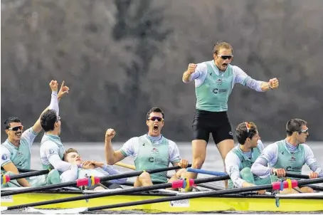  ?? BILD: SN/APA/AFP/KIRK ?? Clemens Auersperg (4. v. l.) saß als erster Österreich­er in einem Gewinnerbo­ot beim Ruderklass­iker.