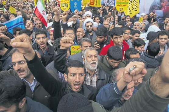  ?? Ap ?? Protestas frente a la embajada norteameri­cana en Teherán