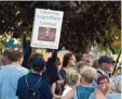  ?? Foto: dpa ?? Dresden war Schauplatz von heftigen Anti Merkel Protesten.