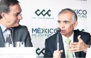  ??  ?? Juan Pablo Cástañón y Alfonso Romo durante una rueda de prensa conjunta.