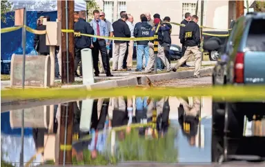  ?? PHOTOS BY SEAN LOGAN/THE REPUBLIC ?? Police investigat­e the slaying of Deputy U.S. Marshal Chase White in Tucson on Friday.