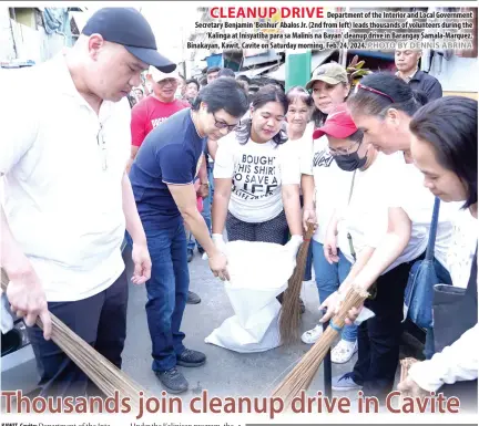  ?? PHOTO BY DENNIS ABRINA ?? CLEANUP DRIVE
Department of the Interior and Local Government Secretary Benjamin ‘Benhur’ Abalos Jr. (2nd from left) leads thousands of volunteers during the ‘Kalinga at Inisyatiba para sa Malinis na Bayan’ cleanup drive in Barangay Samala-Marquez, Binakayan, Kawit, Cavite on Saturday morning, Feb. 24, 2024.