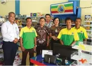  ?? KEMENDES FOR JAWA POS ?? TOKO MODERN: Pendirian BUMDes Mart merupakan inovasi Desa Sidorejo untuk memenuhi minat masyarakat yang membutuhka­n tempat berbelanja nyaman dan lengkap dengan waktu operasi hingga larut malam.