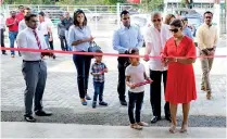  ??  ?? The ribbon cutting inaugurati­ng the launch of the new Micro 3S Centre in Rathmalana