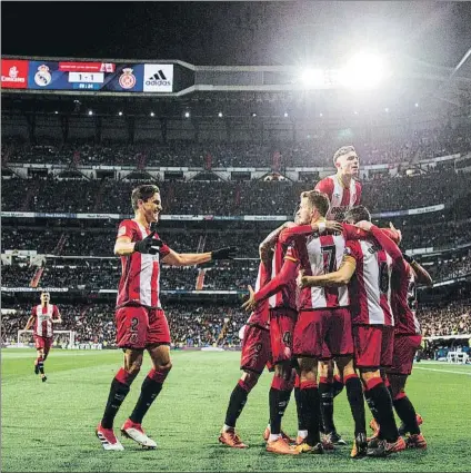  ?? FOTO: EFE ?? El Girona mostró el pasado domingo su efectivida­d a balón parado en un gran escenario como el Santiago Bernabéu