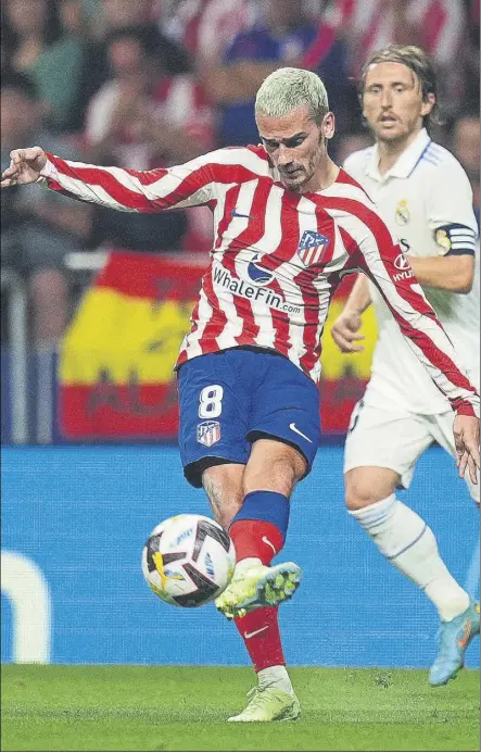  ?? Foto: getty ?? Antoine Griezmann durante el derbi disputado en el Metropolit­ano