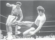  ?? 1976 PHOTO BY HULTON ARCHIVE VIA GETTY IMAGES ?? American boxer Muhammad Ali and Japanese wrestler Antonio Inoki fought a 15-round match that was called a draw.