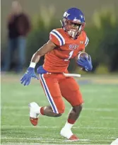  ?? BRYAN TERRY/THE OKLAHOMAN ?? Bixby’s Braylin Presley runs past Deer Creek’s Adrian Holman during the Class 6A-II state championsh­ip football game on Dec. 2 at Chad Richison Stadium in Edmond.