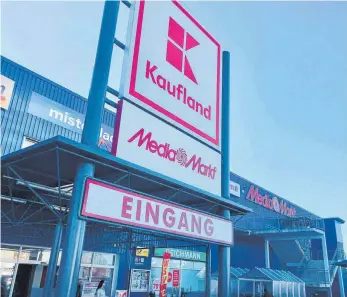  ?? FOTO: RIMKUS ?? Verlässt der Mediamarkt Ellwangen? Für die Flächen im Neunheimer Einkaufsze­ntrum wird derzeit im Internet ein Nachmieter gesucht.