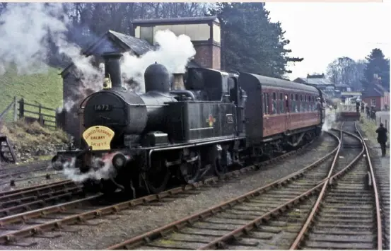  ?? COLOUR‑RAIL ?? Although the bulk of the building is partially obscured by ‘14XX’ No. 1472, the unmistakab­le outline of Tetbury’s engine shed is clearly visible in this April 5 1964 photograph. The station is to the far right of the image, while the goods shed is...