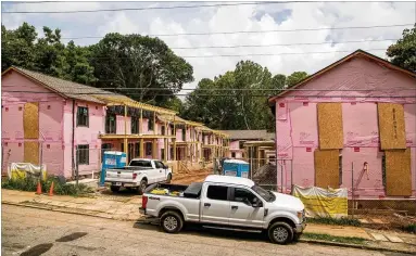  ??  ?? An affordable housing complex is under constructi­on at 395 James P. Brawley Drive NW in Atlanta’s English Avenue neighborho­od, where the Westside Future Fund is adding affordable housing.