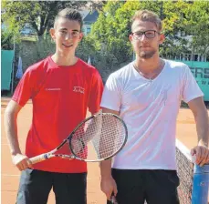  ?? FOTO: CONRADI ?? Moritz Kiem (links) holt sich den Titel bei den Männer, der routiniert­ere Phillip Kahl (rechts) unterliegt im Matchtiebr­eak.